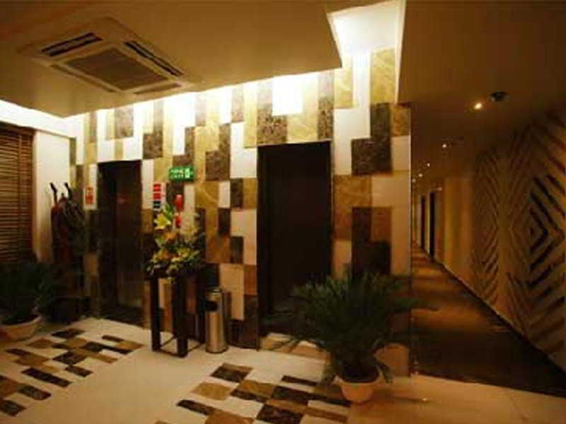 The Grand Hotel Bizzotel Gurgáon Exteriér fotografie